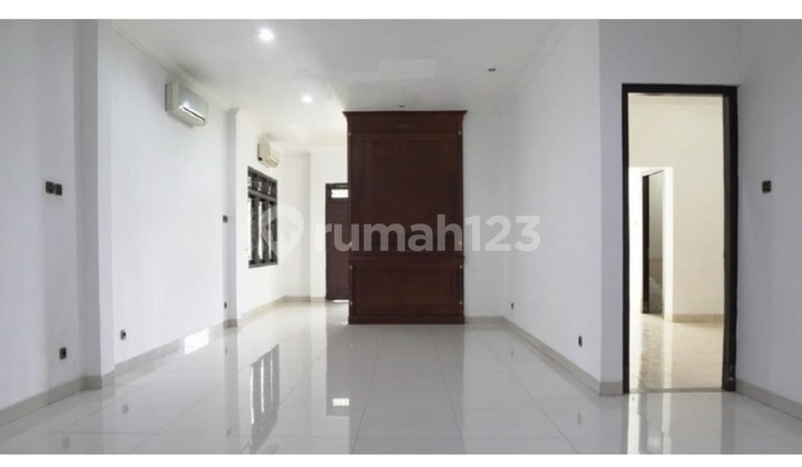 Rumah Bagus Semi Furnished SHM Menteng, Jakarta Pusat 2