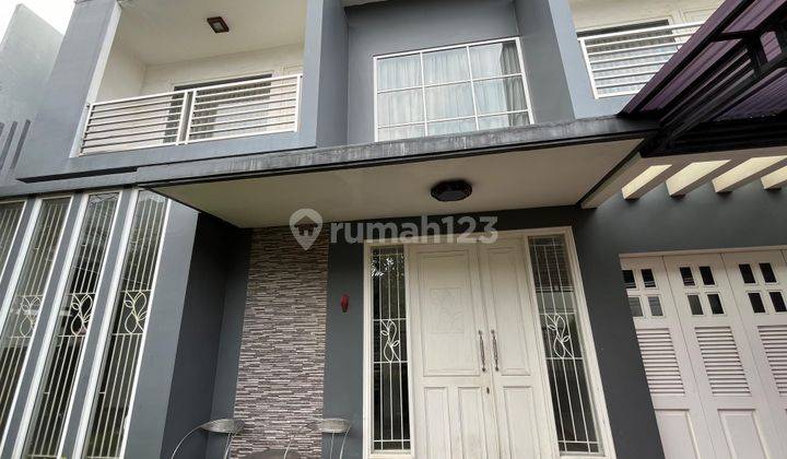 Rumah Moderen Terawat di Jakarta Selatan 1