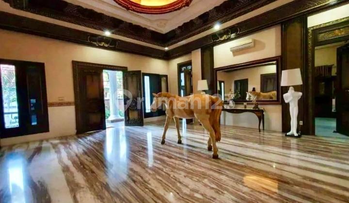 JUAL & SEWA Luxurious Classic home with Garden and Pool 2