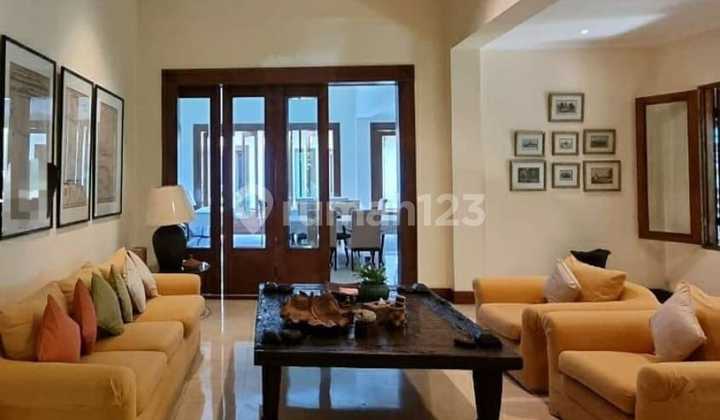 Rumah Bagus Semi Furnished SHM Menteng, Jakarta Pusat