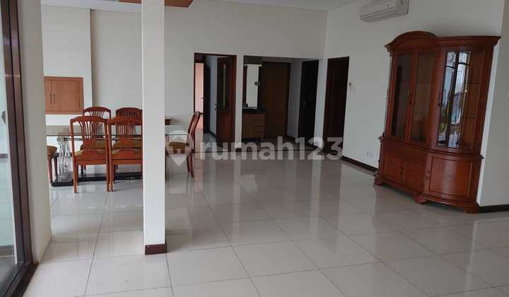 FOR RENT Strategic Location House in Kuningan, peaceful neighborhood 2