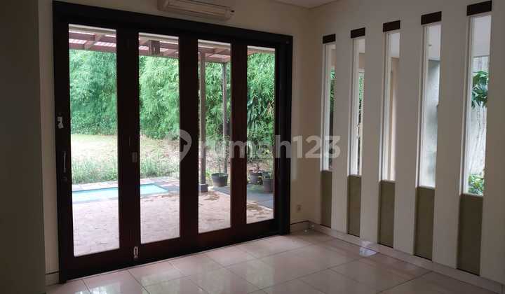 House Rent Quiet Neighborhood Very Strategic Location in Kuningan 2