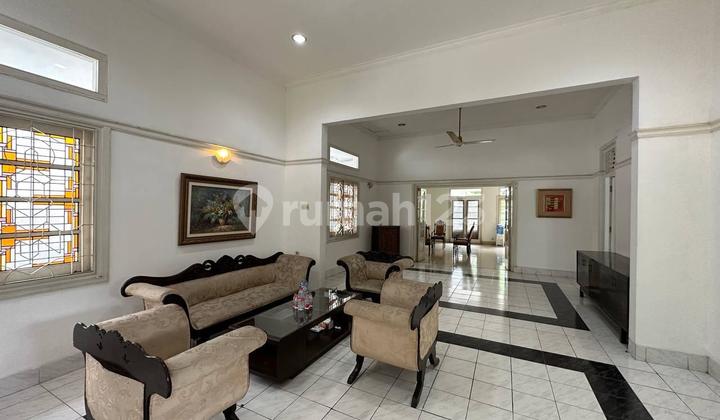 Rumah Bergaya Kolonial Belanda di Lingkungan tenang & Strategis 2