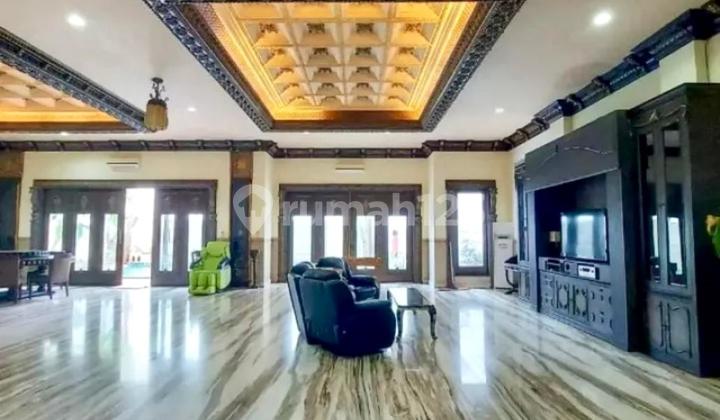 JUAL & SEWA Luxurious Classic home with Garden and Pool