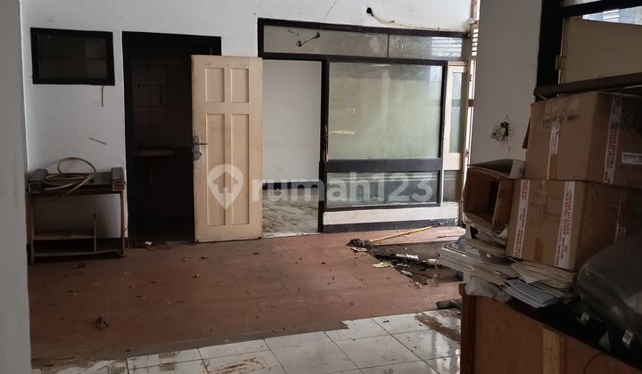 JUAL Rumah Tua Hitung Tanah Lokasi Strategis cocok u/ Komersial
