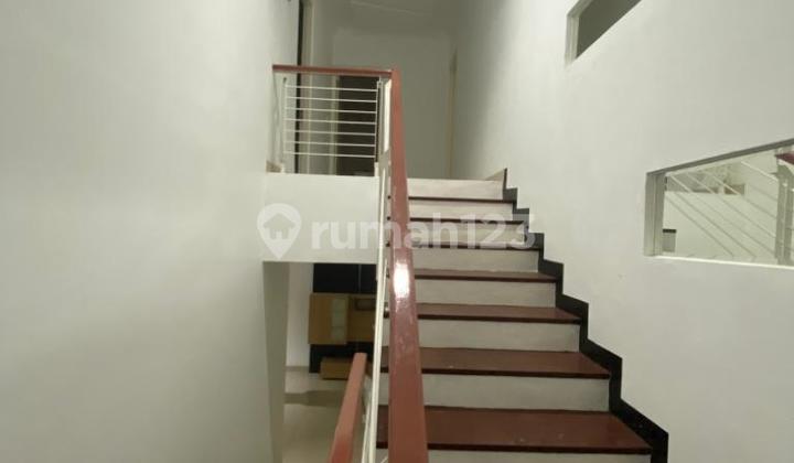Rumah Bagus Semi Furnished SHM Rancamaya Golf Estate, Bogor 2