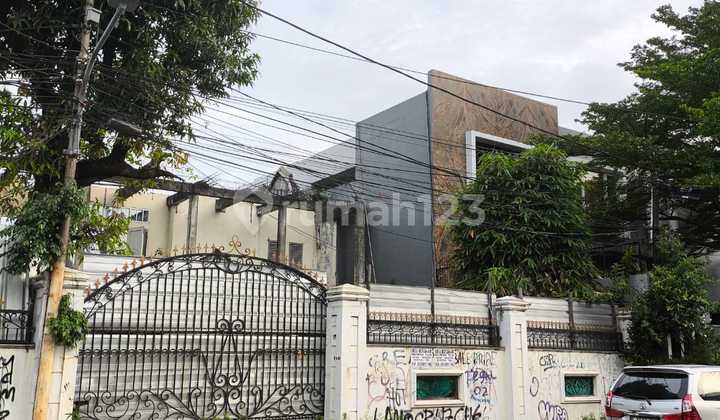 Land Calculation House in the Most Strategic Location @Menteng