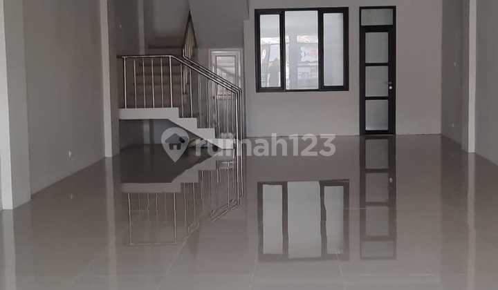 Siap Huni, Ruko, 3 Lantai, HGB, Dekat Akses KRL, Bebas Banjir Siap Huni, Ruko, 3 Lantai, HGB, Dekat Akses KRL, Bebas Banjir