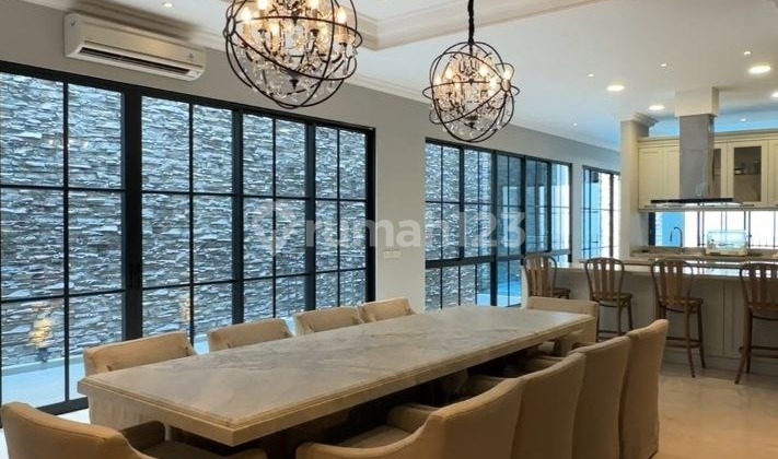 Rumah Minimalis Moderen dengan Pool, Lift dan automatic Door Rumah Minimalis Moderen dengan Pool, Lift dan automatic Door