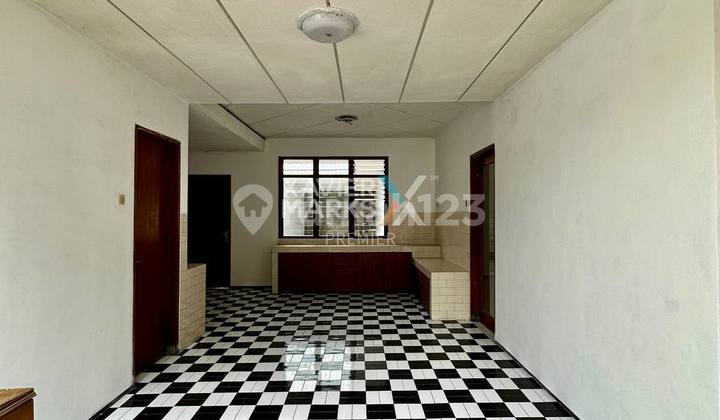 Rumah Klasik Lokasi Strategis di Jl Burung-burung Malang 2