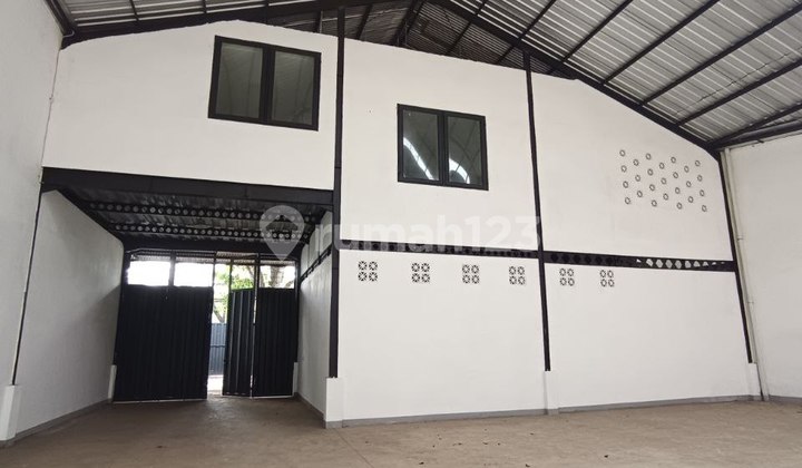 Gudang Dekat Bandara Poros Jalan Abdulrahman Saleh Malang