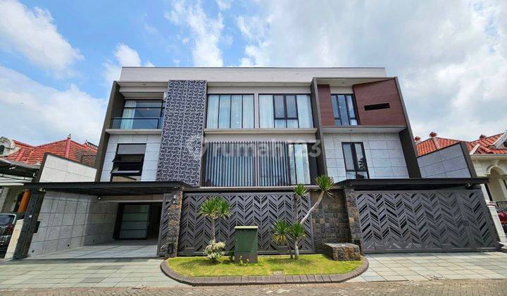 Rumah Mewah Modern Full Furnished Di Istana Dieng, Malang 1