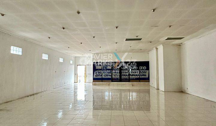 Showroom Ruang Usaha Strategis Di Poros Ahmad Yani, Malang