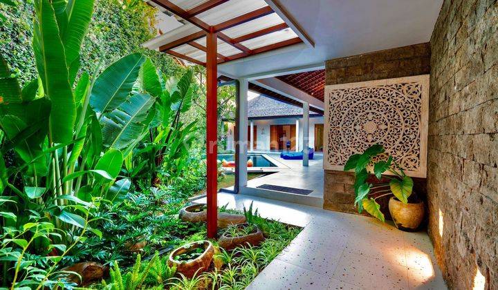 Villa for sale in Canggu Batu Bolong 1