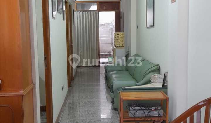 Ruko Tengah Kota Parkir Luas Cocok Untuk Klinik Kecantikan & Bank 1