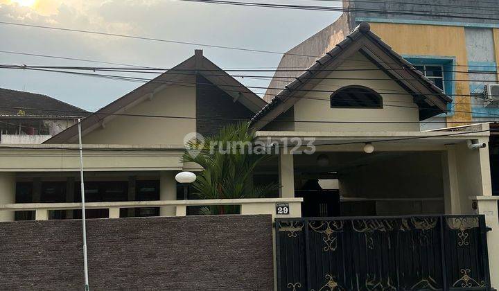 V Rumah Kondisi Bagus Siap Huni Di Jl. Halmahera  2