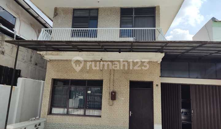 V House With Front & Backyard On Jensud Street 1