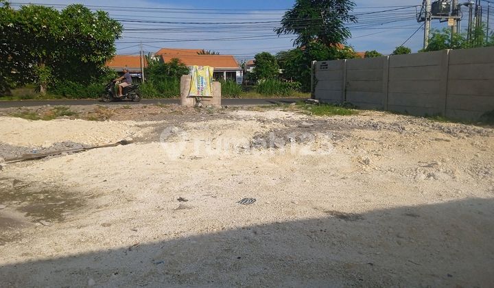For Rent Land 300 M² Strategic & Comfortable Location For Rent Land 300 M² Strategic & Comfortable Location