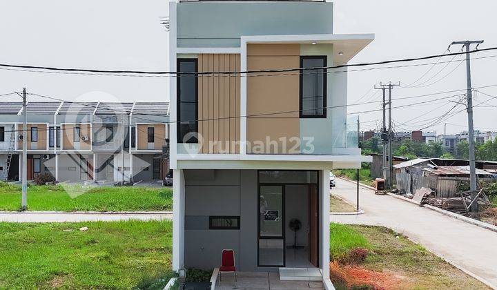 Rumah 2 Lantai Cantik Dan Asri di Pusat Kota Karawang 2