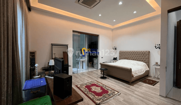 Dijual Rumah Siap Huni Ada Pool Room di Jakarta Selatan 2