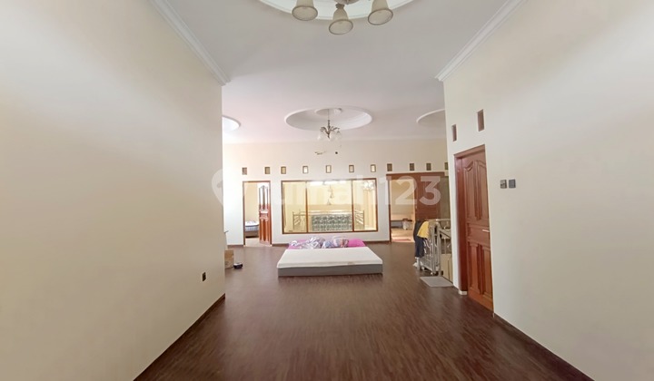 Dijual Rumah Mewah di Sumber Banjarsari Solo Full Furnished 2