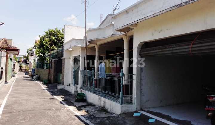 Tanah dijual di Kestalan Banjarsari Solo bonus bangunan rumah lama
