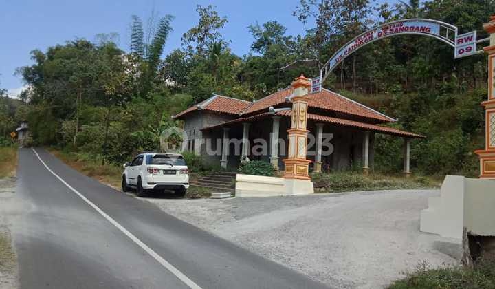 Land on the Sanggang Watukelir Bulu Sukoharjo route. Land on the Sanggang Watukelir Bulu Sukoharjo route.