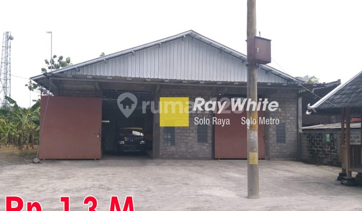 For Sale: Ready-to-Use Warehouse in Bulu Sukoharjo with Spacious Parking Area.