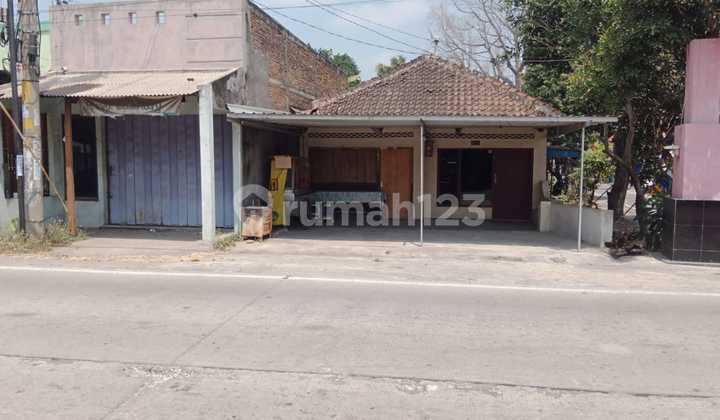 Dijual Hitung Tanah Lokasi Strategis untuk Ruang Usaha Jl Adisumarmo Colomadu Solo