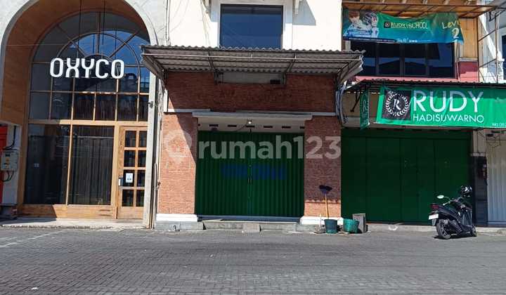 For Sale 3-Story Shop House with Spacious Parking in Solo Baru Business Area