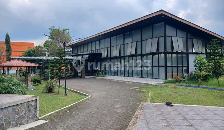For Sale: Large Commercial Space / Commercial Building in Kartasura For Sale: Large Commercial Space / Commercial Building in Kartasura
