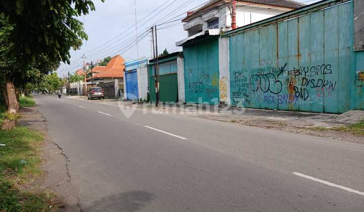 For Sale: Warehouse + Large House in Kerten, Laweyan For Sale: Warehouse + Large House in Kerten, Laweyan