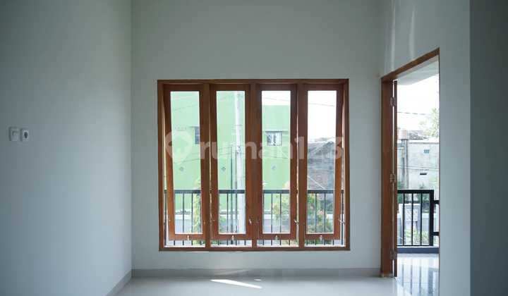 Bisa KPR, Rumah, 2 Lantai, Dekat Pusat Perbelanjaan dan Kampus Uns, Siap Huni 2