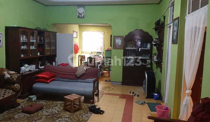 Rumah di Pusat Kota Solo Lokasi Pinggir Jalan Pusat Bisnis dan Perdagangan.