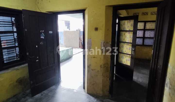 Rumah SHM Unfurnished Pasar Kliwon, Solo Butuh Minim Renovasi 2