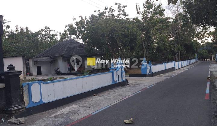 SHM House in Matesih, Good Condition, Large Remaining Land, Scenic Atmosphere. SHM House in Matesih, Good Condition, Large Remaining Land, Scenic Atmosphere.