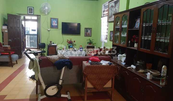 Rumah di Pusat Kota Solo Lokasi Pinggir Jalan Pusat Bisnis dan Perdagangan. 2