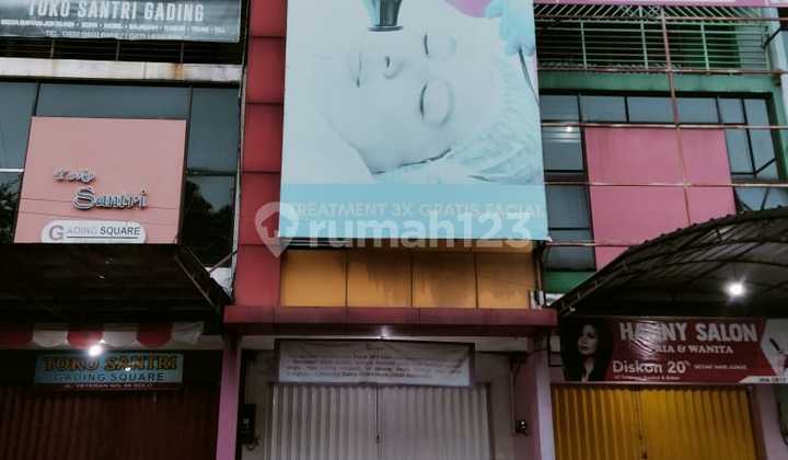 Ruko di Perempatan Baturono, Jl.veteran , Pasar Kliwon, Pasar Kliwon, Kota Surakarta, Jawa Tengah, Indonesia, 57118, Pasar Kliwon Unfurnished 111.0 M² SHM.