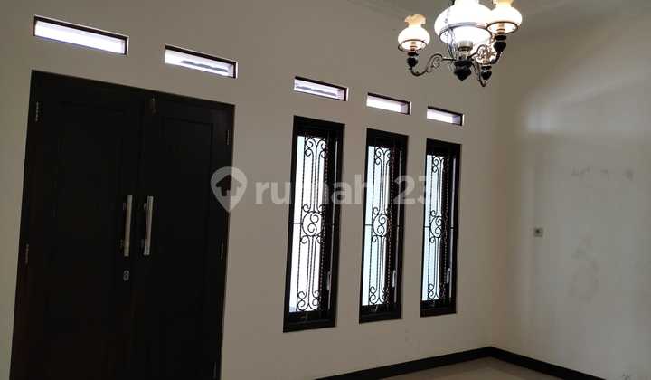 Dijual Rumah Siap Huni di Tengah Kota Solo Dijual Rumah Siap Huni di Tengah Kota Solo