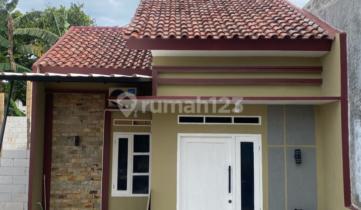 Beautiful House with SHM Near Station, Car Access in Depok Beautiful House with SHM Near Station, Car Access in Depok