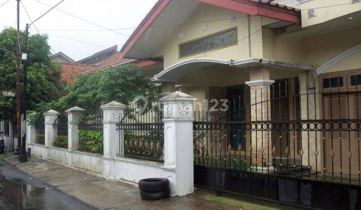 RUMAH MEWAH 2 LANTAI DEKAT KANTOR DPRD SOLO 1