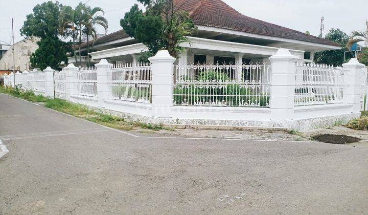 RUMAH MEWAH AMERICAN STYLE 1 LANTAI DEKAT HOTEL ALILA SOLO 1