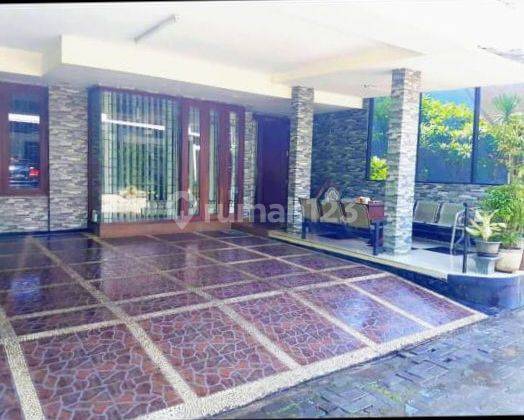 Rumah Modern Strategis Jalan Adi Sucipto Colomadu 2