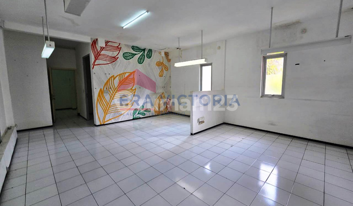 Premium Roadside Shophouse in Malang City, Suitable for Banking Offices and Beauty Clinics.