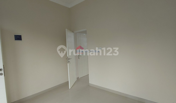 Ready-to-Occupy House, Strategic Location Near the Surabaya-Malang Main Route 2