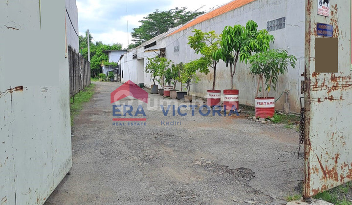Shop House + Warehouse + House in Mojoroto, Kediri City, Busy Area, Suitable for Business 2