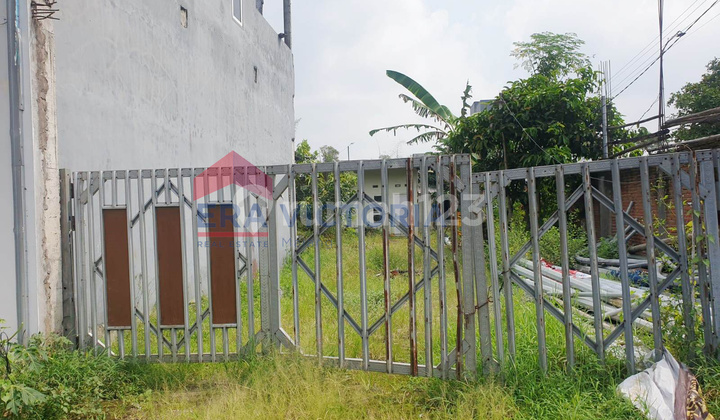 Strategic Commercial House for Sale, Spacious Land Suitable for Warehouse and Garage 2