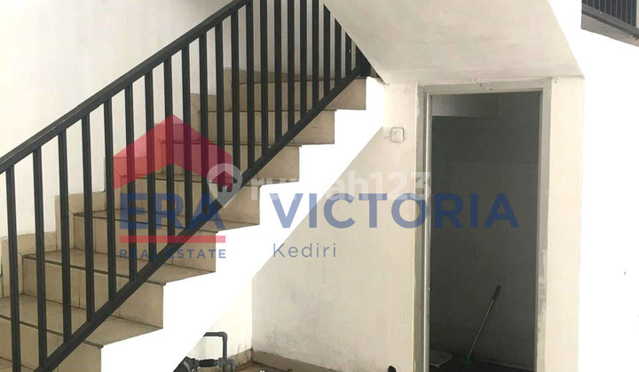 Shop House with a Strategic Location in the City Center of Kediri, Spacious Parking Area 2