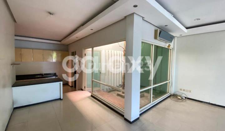 For Rent: Puri Asri House, Pakuwon City, 5 Bedrooms