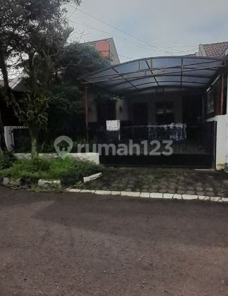 Terletak di Antapani, Rumah Ini Memberikan Kemudahan Akses ke Berbagai Fasilitas Menarik.